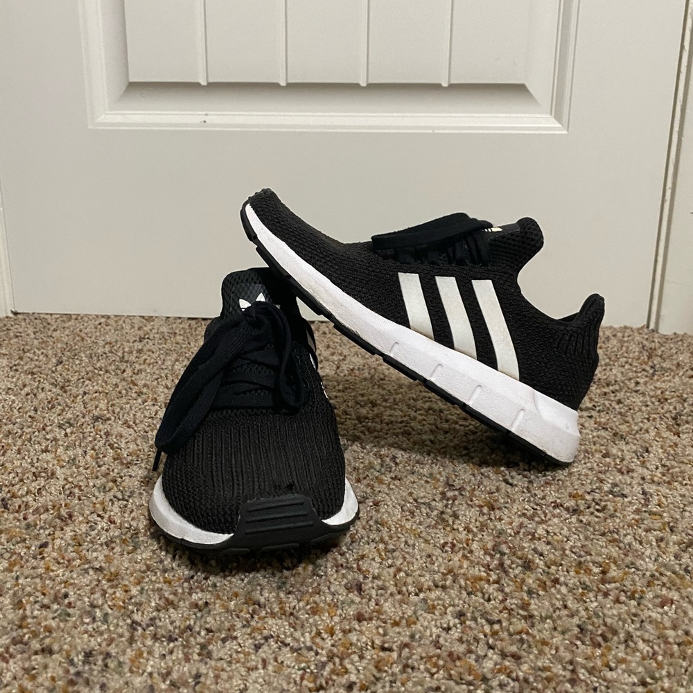 Adidas Women’s Swift Run Shoes Black - Size 7